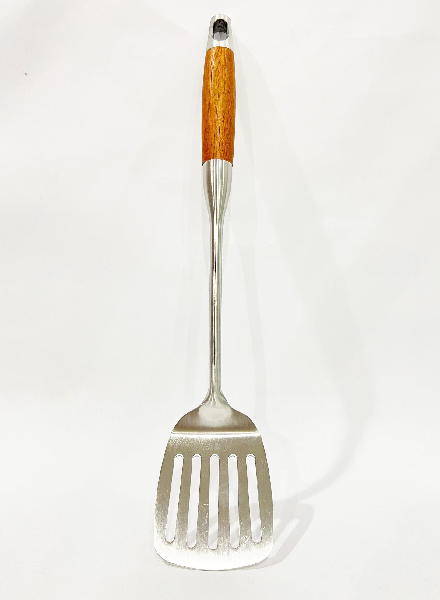 BRITISH CHEF Stainless Steel Skimmer | Wooden Handle | Slot Spoon Oil Skimmer | Long Handle Skimmer Spoon | Non-Stick | Heat Resistant | Dishwasher Safe | BC315