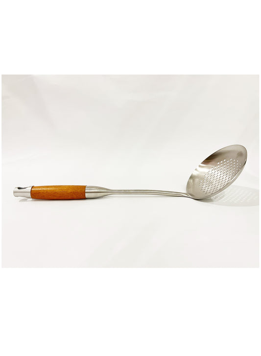 BRITISH CHEF Stainless Steel Skimmer | Wooden Handle | Slot Spoon Oil Skimmer | Long Handle Skimmer Spoon | Non-Stick | Heat Resistant | Dishwasher Safe | BC315